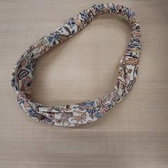 ヘアバンド cheveux がiLostで IKEA Marseille - Vitrolles によって報告されました