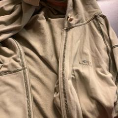 Hoodie Kaki, a été signalé par MEININGER Hotel Bordeaux Gare Saint-Jean utilisant iLost