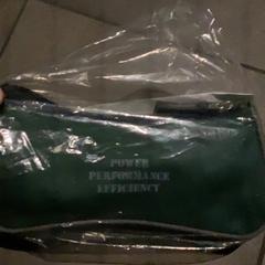 Bolsa de aseo Dark green power performance efficiency, segundo informou MEININGER Hotel Amsterdam City West usando iLost