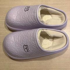 Slippers with fluffy lining purple, jak nahlášeno Amsterdam ID Aparthotel pomocí iLost