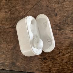 AirPod case, missing one pod, jak zgłoszono do iLost
