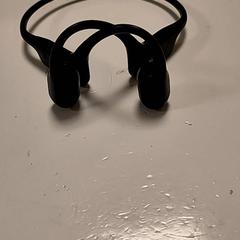 Audífonos zwart, ha sido reportado por Koninklijk Theater Carré con iLost