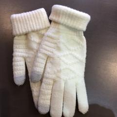 White Handgloves, as reported by MEININGER Hotel Berlin "Mitte" Humboldthaus using iLost