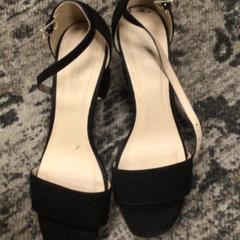 Zwarte hakken Zwart, jak nahlášeno Van der Valk Rotterdam Blijdorp pomocí iLost