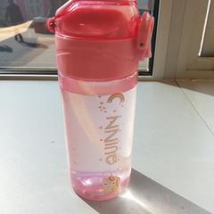 Bouteille à boire, a été signalé par Madurodam utilisant iLost