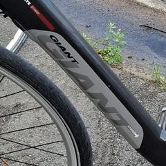 Cykel zwart met zilveren details Giant, rapporterat av Gemeente Stekene med iLost