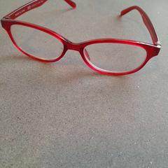 Sluneční brýle Rood, jak nahlášeno H’ART Museum pomocí iLost