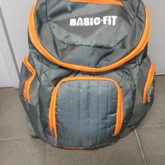 حقائب الظهر والحقائب النهارية - basic fit، كما تم الإبلاغ عنه بواسطة Regio Antwerpen - Brussel عبر iLost