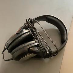 헤드폰 Black, iLost를 사용하여 MEININGER Hotel Berlin "Mitte" Humboldthaus에 보고됨