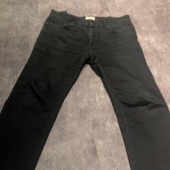 Texans Zwart M&S straight fit, segons ha informat Van der Valk Hotel Haarlem mitjançant iLost