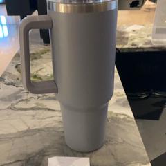 Ivópalack Grey, amint azt Van der Valk Hotel Heerlen az iLost segítségével jelentette.