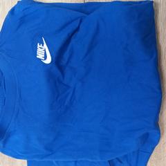 Blauw tshirt がiLostで Pouw Vervoer によって報告されました