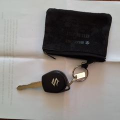 Autosleutel van een Suzuki met een zwart etui, som rapporterats till iLost