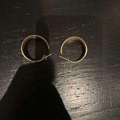 Brincos, como reportado por Van der Valk Hotel Amsterdam-Amstel utilizando o iLost
