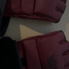 Handskar Rood, rapporterat av Jaarbeurs med iLost