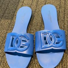 Sandal, rapporterat av Inntel Hotels Amsterdam Landmark med iLost