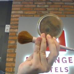 Penseel essence and dm, zoals gemeld door MEININGER Hotel Hamburg City Center met iLost