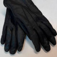 Kesztyű Sort skinn, amint azt IKEA Furuset az iLost segítségével jelentette.