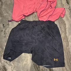 Handdoek en zwembroek roze, gemeldet von Van der Valk Hotel Amsterdam-Amstel über iLost