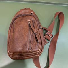 حقائب حمل وحقائب اليد Bruine backpack، كما تم الإبلاغ عنه بواسطة Winkelcentrum Vier Meren en Polderplein عبر iLost