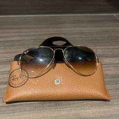 Ulleres (subcategoria) bruine Rayban, segons ha informat Van der Valk Hotel Zwolle mitjançant iLost