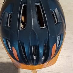 Diversos - helm zwart/oranje, segons ha informat Centraal magazijn mitjançant iLost
