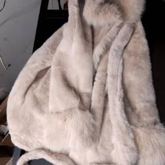 Kabát, jak nahlášeno Grand Hotel Amrath Kurhaus pomocí iLost