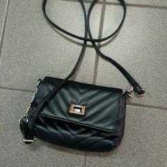 Purse, como reportado por Inntel Hotels Amsterdam Centre utilizando o iLost