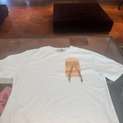 Vestiario Shirt, come riportato da Hotel Apeldoorn utilizzando iLost