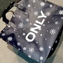 Shopper bag Black with Snowflakes, som rapportert av Pathé Nijmegen ved bruk av iLost