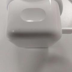 Ładowarka, zgłoszono przez Padualaan 101 przy użyciu iLost