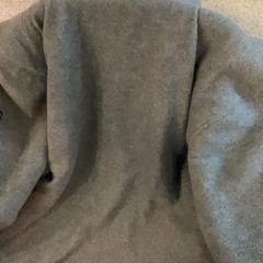 Suéter Grey, ha sido reportado por MEININGER Hotel Berlin Central Station con iLost