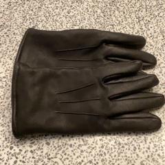 إكسسوارات الملابس، كما تم الإبلاغ عنه بواسطة MEININGER Hotel Berlin "Mitte" Humboldthaus عبر iLost