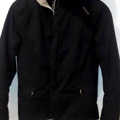 Jaqueta, segons ha informat Grand Hotel Amrath Kurhaus mitjançant iLost