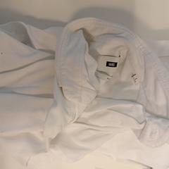 Overhemd Wit overhemd maat L, rapporterat av HU Amersfoort med iLost