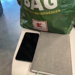 Telemóvel Motorola, Caderno & Roupa Green, como reportado por MEININGER Hotel Munich Olympiapark utilizando o iLost