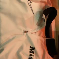 Skjorte sports, som rapportert av MEININGER Hotel Brussels City Center ved bruk av iLost