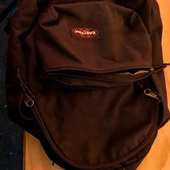 Ryggsäck Eastpak zwart, rapporterat av Schaatsbaan Rotterdam med iLost
