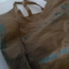 حقائب حمل وحقائب اليد Bruin met blauw، كما تم الإبلاغ عنه بواسطة Regio Antwerpen - Brussel عبر iLost