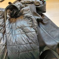 Chaqueta zwart, ha sido reportado por Centraal magazijn con iLost