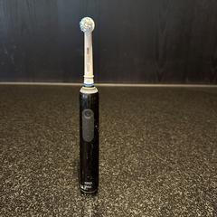 Elektromos fogkefe Oral B zwart, amint azt Hotel Van der Valk Harderwijk op de Veluwe az iLost segítségével jelentette.