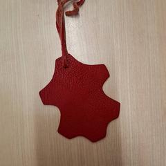 Piece de cuir rouge Paul Marius, segons ha informat IKEA Rouen Tourville-La-Rivière mitjançant iLost