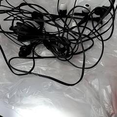 Black earphones, iLost를 사용하여 Leonardo Royal Hotel Amsterdam에 보고됨