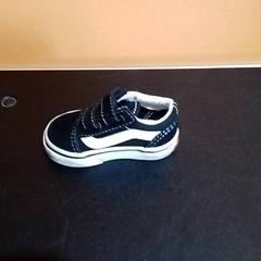 ベビーシューズ がiLostで Apenheul によって報告されました