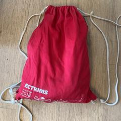 Rugzak - Rood، كما تم الإبلاغ عنه بواسطة Centraal magazijn عبر iLost