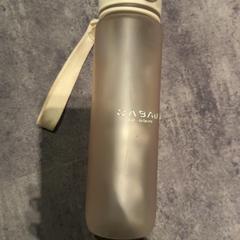 Botella de agua Roze, ha sido reportado por Van der Valk Hotel Haarlem con iLost