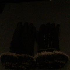 Guanti, come riportato da Van der Valk Hotel Amsterdam Zuidas utilizzando iLost