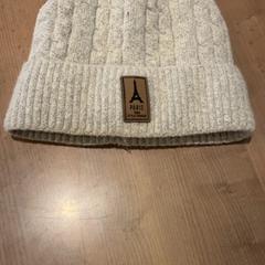 Hat, as reported by Pathé Arnhem using iLost