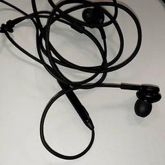 Elektronik - kabel oortjes, rapporterat av Centraal magazijn med iLost