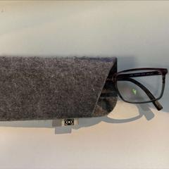 Brilleetui med briller, som rapportert av AFAS Live ved bruk av iLost